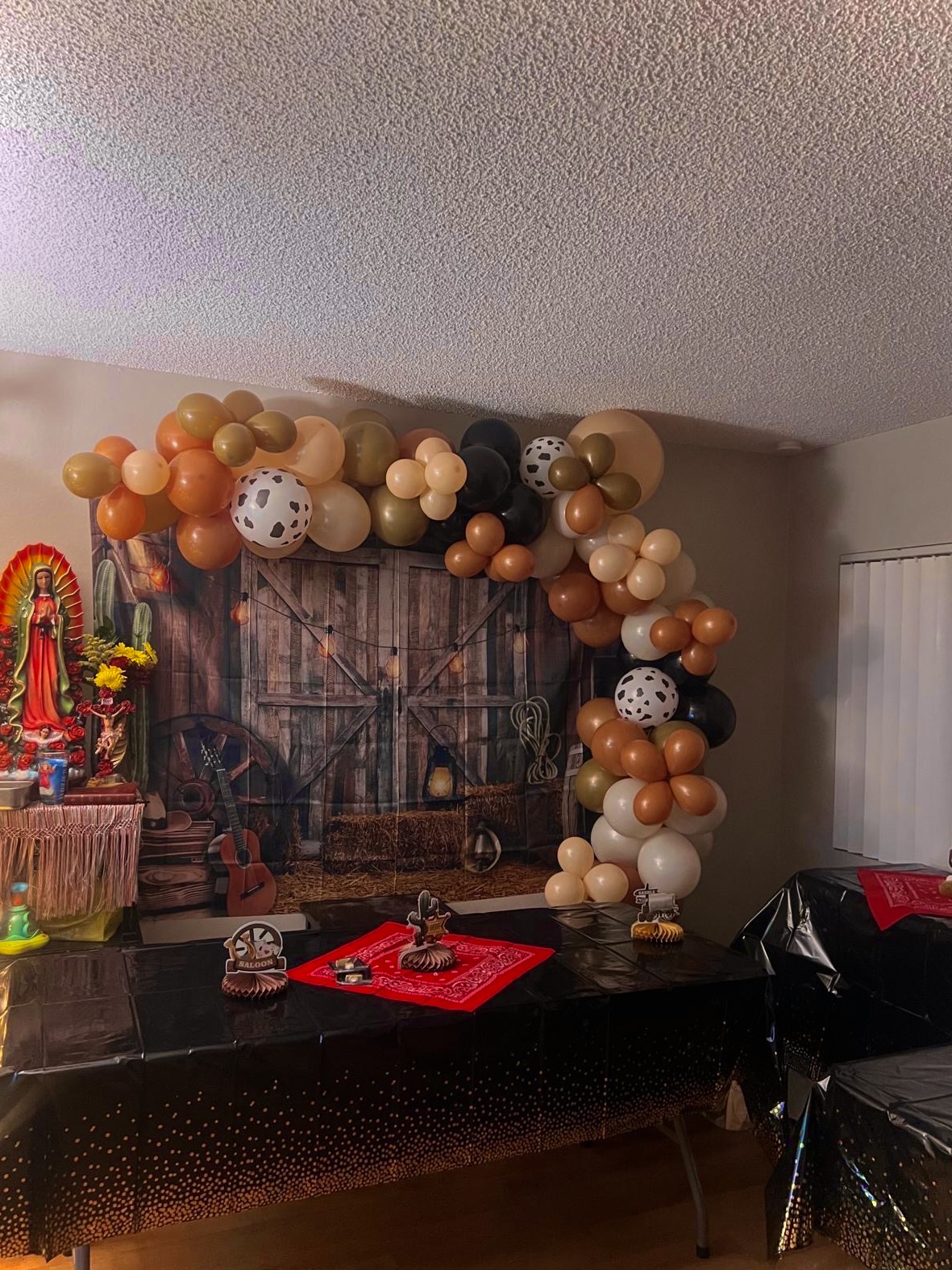 Western rodeo balloon garland