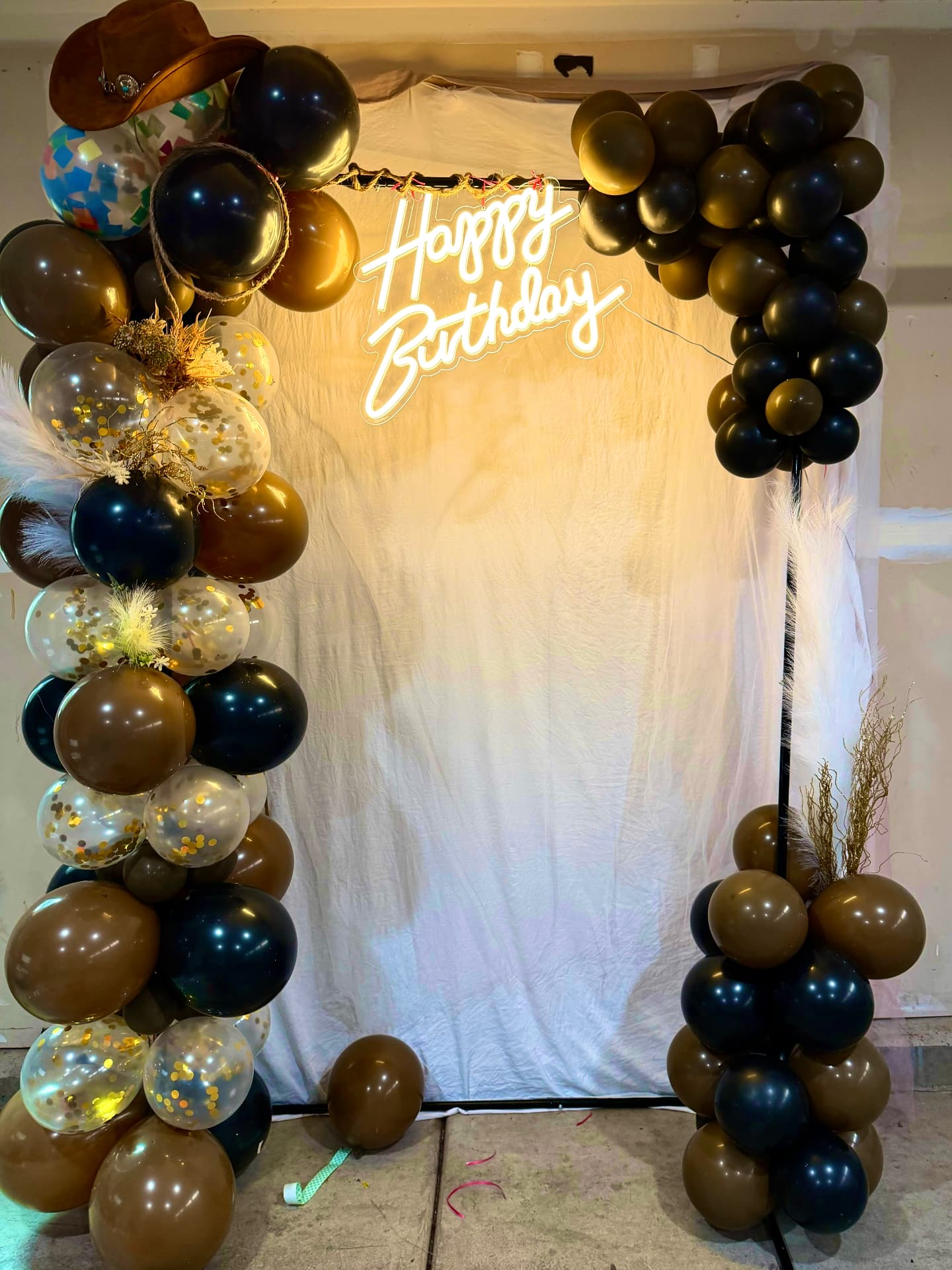 Black & gold Happy Birthday neon arch